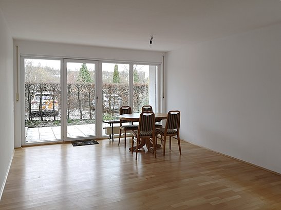 Wohnzimmer mit Terrasse nach Westen Wohnzimmer mit Terrasse nach Westen