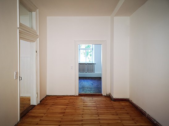 Schlafzimmer, links der Vorraum, geradeaus Büro / Kinderzimmer