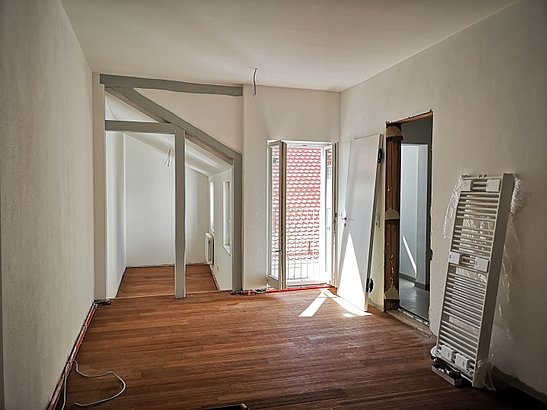 Wohnküche mit angrenzendem Zimmer Wohnküche mit angrenzendem Zimmer