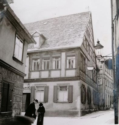 Historische Aufnahme vor dem Elefantenhaus, vermutlich 1930er Jahre