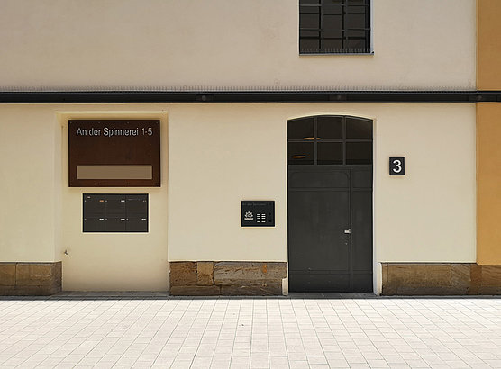 Zugang in Gasse
