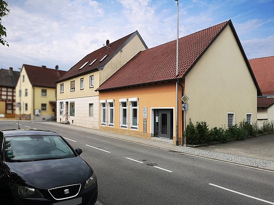 Die beiden zum Verkauf stehenden Gebäude